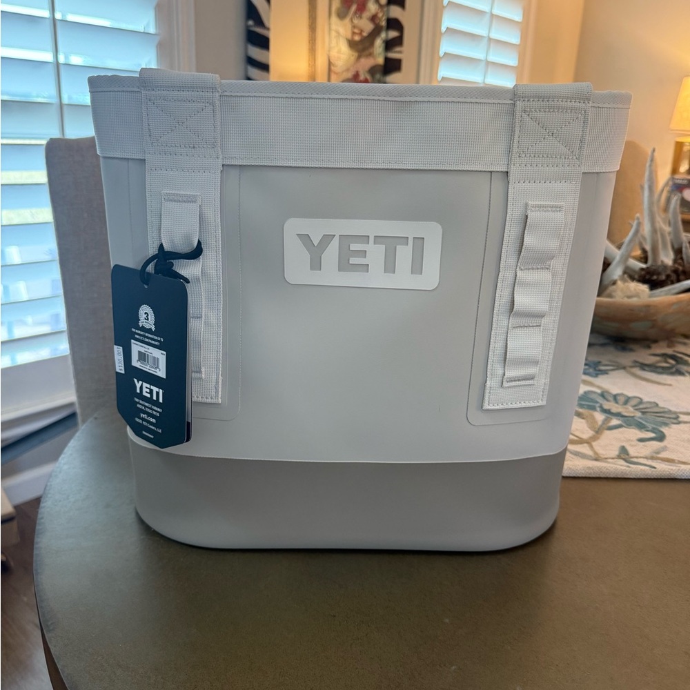 YETI Camino 20 Cape Taupe BNWT